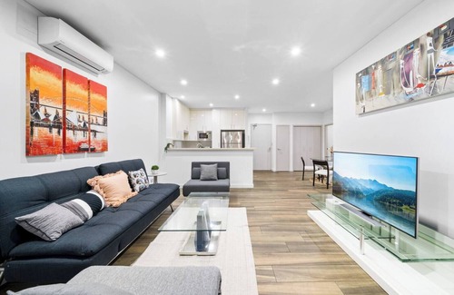 Ultimo Apartment | Chic 2 BR Apt (Parking)/Darling Harbour-10min walk