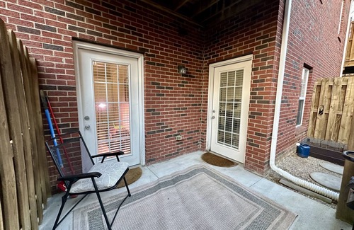 Blue Ridge Manor Condo | Chic 2BR/2BA Condo - Ideal Derby Weekend Escape!