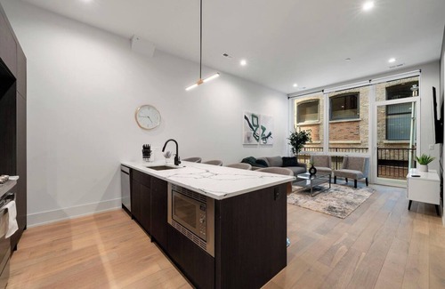 Downtown Chicago Apartment | Chic 2BR 2BA Condo with Balcony - River North Chicago