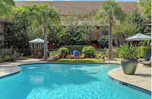 The Galleria Apartment | Chic 2BR 2BA Galleria Condo Unit 123
