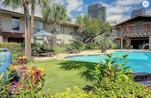 The Galleria Apartment | Chic 2BR 2BA Galleria Condo Unit 123