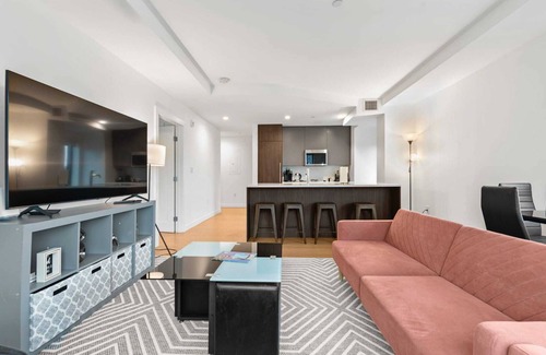 Fenway–Kenmore Apartment | Chic 2BR/2BA Retreat in the Heart of Fenway Parkn