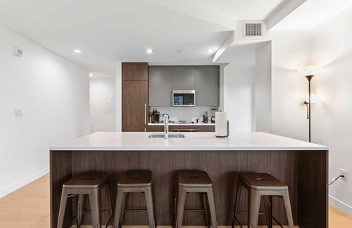 Fenway–Kenmore Apartment | Chic 2BR/2BA Retreat in the Heart of Fenway Parkn