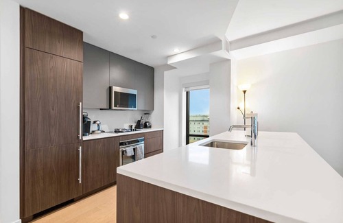 Fenway–Kenmore Apartment | Chic 2BR/2BA Retreat in the Heart of Fenway Parkn