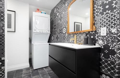 Parkdale Apartment | Chic 2BR 2BA Urban Escape Modern Comfort