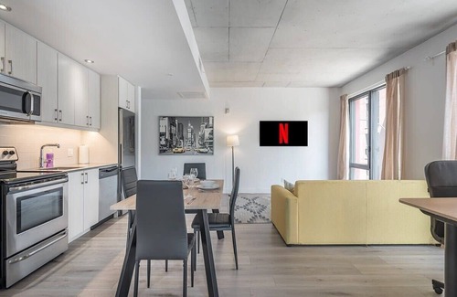 Cite Multimedia Apartment | Chic 2BR Balcony Old Port & Downtown + Parking