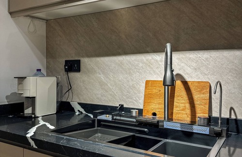 Dubai Marina Apartment | Chic 2BR Beachfront Residence at Amwaj 4- 2201