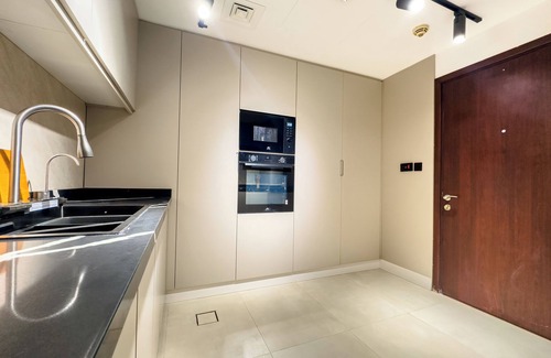 Dubai Marina Apartment | Chic 2BR Beachfront Residence at Amwaj 4- 2201