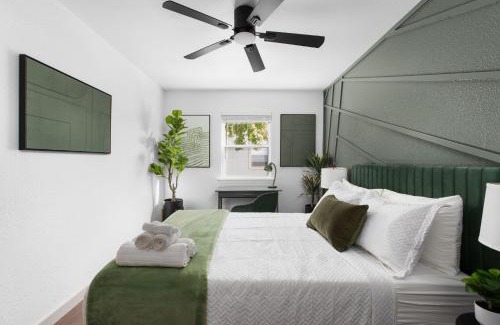 South Lamar Apartment | Chic 2BR Escape Sleeps 8 w Private Patio