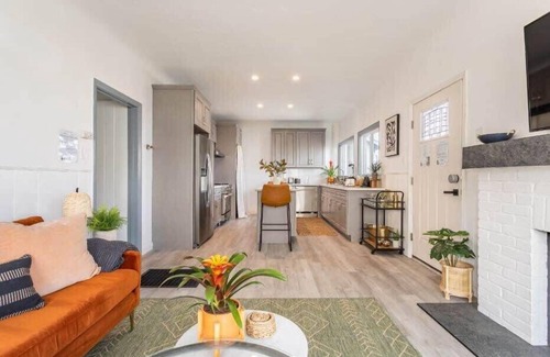 El Porto Apartment | Chic 2BR Family Retreat in Manhattan Beach