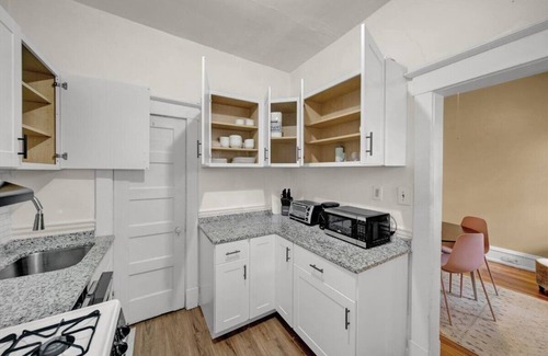 Museum District Condo | Chic 2br in the heart of Museum District!