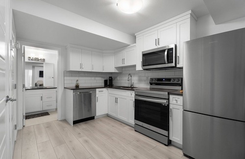 Saskatoon House | Chic 2BR Kensington Suite - Saskatoon Stay