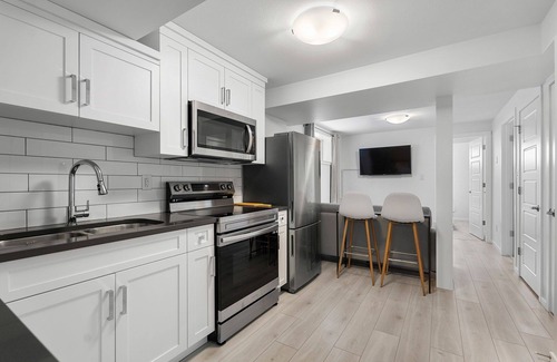 Saskatoon House | Chic 2BR Kensington Suite - Saskatoon Stay