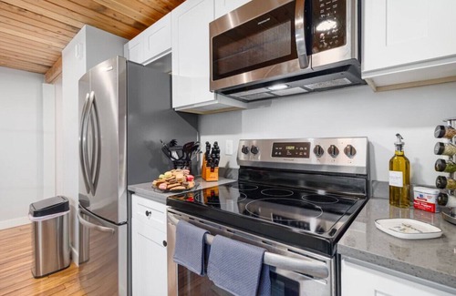 Providence Apartment | Chic 2BR Near Brown, Hospital, Dining, Nurses
