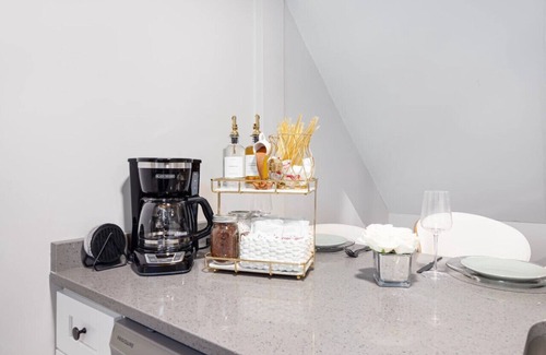 Providence Apartment | Chic 2BR Near Brown, Hospital, Dining, Nurses