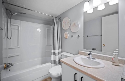 Fort McMurray Apartment | CHIC 2BR | Near Keyano College | Free Parking