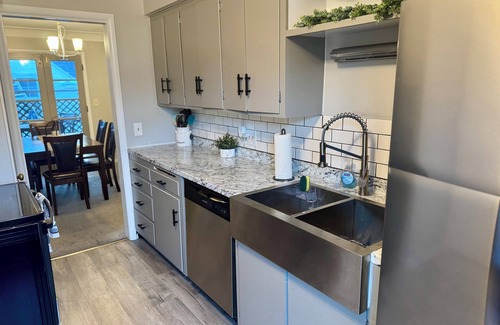 Ottawa Condo | Chic 2BR Retreat Near Toledo Hospital- Stylish, Cozy & Fully Equipped