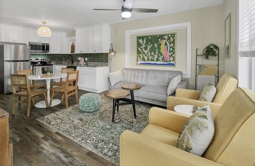 Safety Harbor Apartment | Chic 2BR Retreat Safety Harbor + Wi-Fi Access