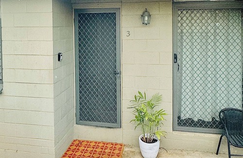 South Albury House | Chic 2BR South Side Getaway Near Albury CBD