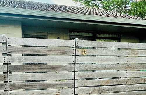 South Albury Apartment | Chic 2BR South Side Getaway Near Albury CBD