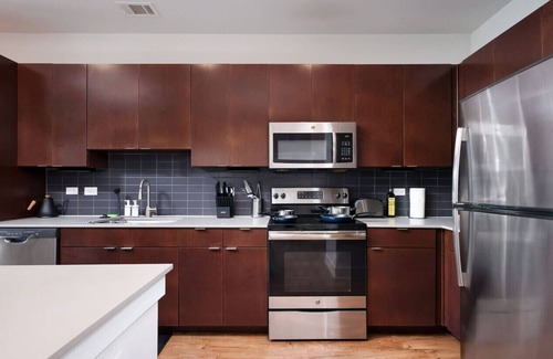 Southtown Apartment | Chic 2BR-Southtown Near Rvrwalk, Dome & Conv