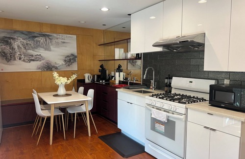 Arbutus Ridge House | Chic 2BR Suite Vancouver West Downtown