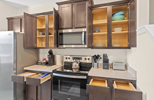 Arlington House | Chic 2BR Townhome close to Downtown and Beaches