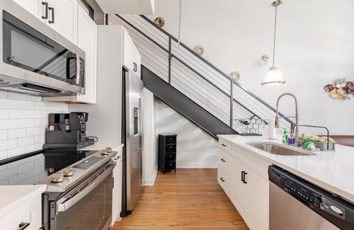 Atlantic Station Area Apartment | Chic 2BR2BA Loft – Atlantic Station, Walk to Shops, Dining & Events
