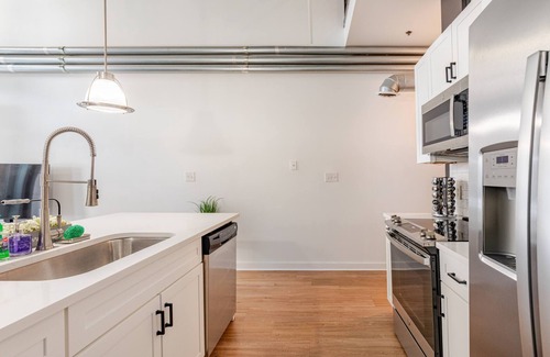 Atlantic Station Area Apartment | Chic 2BR2BA Loft – Atlantic Station, Walk to Shops, Dining & Events