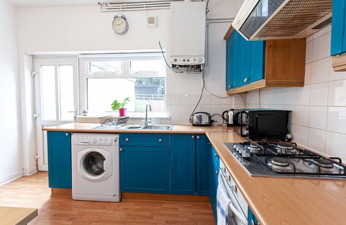Offerton House | Chic 3 Bed House w/backyard - 9 mins from Manchester Centre
