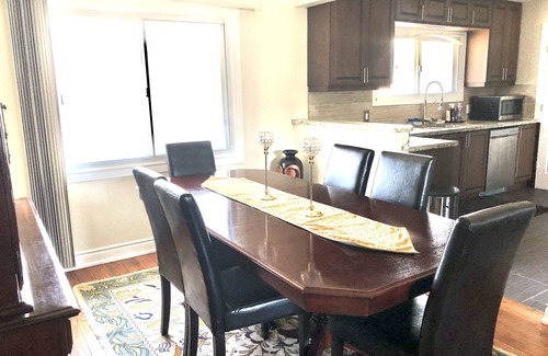 Burlington House | Chic 3 bedroom 1.5 bath upper bungalow walk to lake