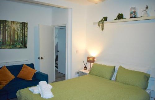 Easton Apartment | Chic 3 Bedroom