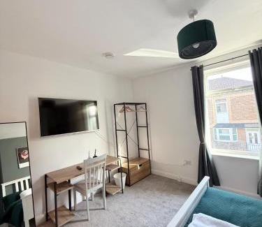 Easton Apartment | Chic 3 Bedroom