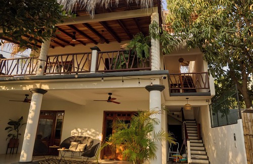 Emiliano Zapata Villa | Chic 3-bedroom villa with AC and WiFi in welcoming Puerto Escondido