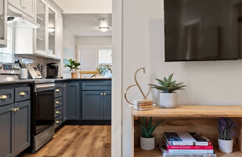 Downtown Sacramento Apartment | Chic 3-Bedroom Oasis: Minutes from Downtown Sac!