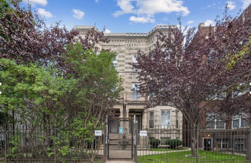 Woodlawn Condo | Chic 3-bedroom well-appointed condo near University of Chicago and Lakeshore