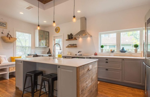 Bouldin House | Chic 3 bedrooms and Office Townhouse in Bouldin, Central Austin. Walk to SoCo!