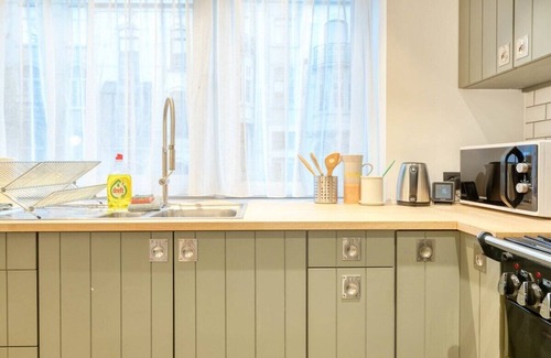 Sint-Amandsberg Apartment | Chic 3-BR Oasis in Ghent: Stylish Interiors