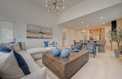 Tomball House | Chic 3bdr modern home + BBQ in The Woodlands