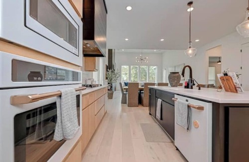 Tomball House | Chic 3bdr modern home + BBQ in The Woodlands
