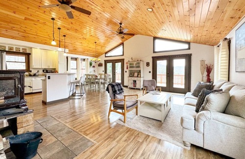 Delhi House | Chic 3BR Country Retreat