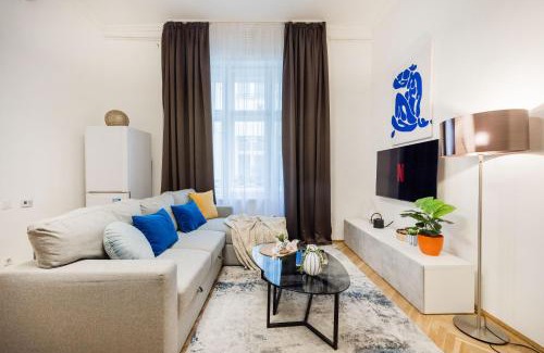 Palace District Apartment | Chic 3BR Gem in the Heart of Budapest- Walk to Krudy St