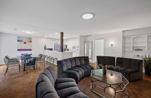 Park Cities House | Chic 3BR University Park Home
