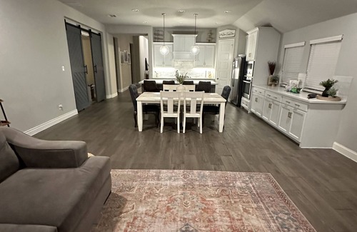 Forney House | Chic 4-bedroom house with AC and WiFi in welcoming Forney