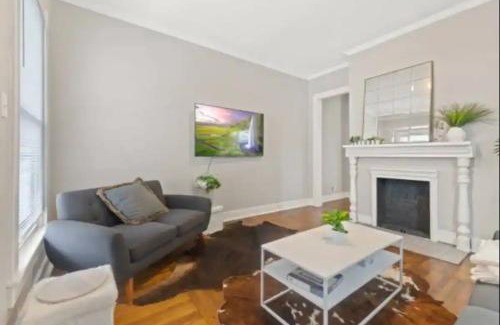 Fountain Square House | Chic 6BR Retreat:10 beds 3.5 Baths for Groups*ste
