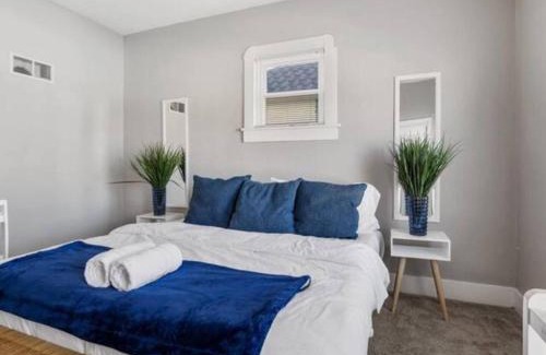 Fountain Square House | Chic 6BR Retreat:10 beds 3.5 Baths for Groups*ste