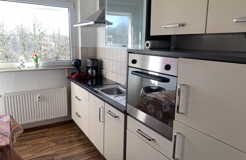 Kattenturm Villa | Chic 75m² 3-room apart. with balcony, view of the countryside, bus + train