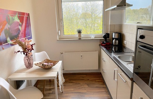 Kattenturm Villa | Chic 75m² 3-room apart. with balcony, view of the countryside, bus + train