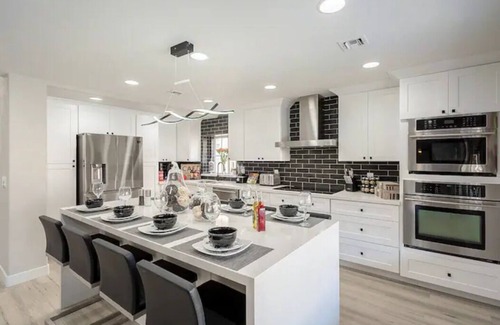 Paradise Valley House | CHIC 7BR/4Bath w/200k yard, Heated Pool, Arcade by Entertainment District-SC