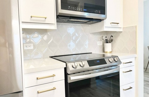 Little Italy Apartment | Chic Acqua Vista Condo